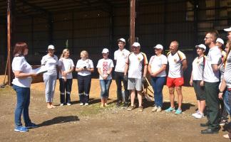Актив ОО «Белая Русь» Городокского района оказывают помощь аграриям в уборочной кампании