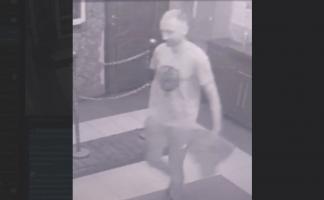 Витебские правоохранители разыскивают мужчину, который похитил рюкзак из ночного заведения