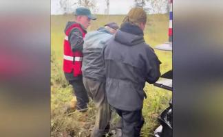 Спасатели Лепельского района обнаружили потерявшегося пенсионера, который сутки провел в лесу
