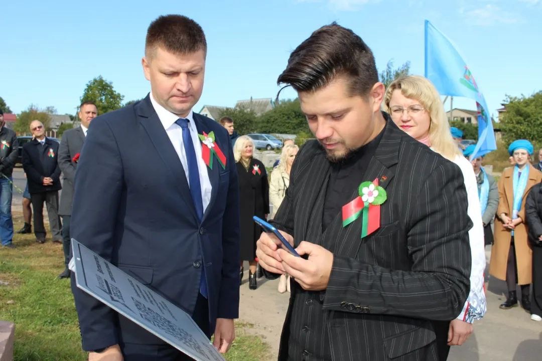 ФОТОФАКТ: В рамках проекта «Цифровая звезда» на Лучёсском кладбище в Витебске установлена табличка с QR-кодом 