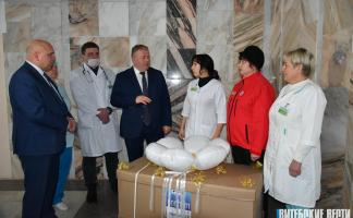 Красный Крест передал больнице сестринского ухода в Витебском районе подъемник для инвалидов-колясочников
