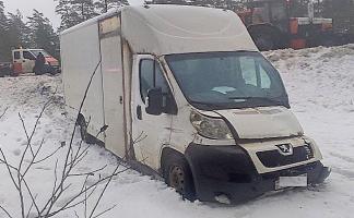 В Докшицком районе в ДТП пострадали двое дорожных рабочих. Расследование завершено