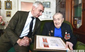 В Витебске поздравили ветерана Великой Отечественной войны Георгия Грошева со 100-летним юбилеем