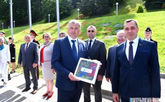 В Витебске открыли областную Аллею Единства