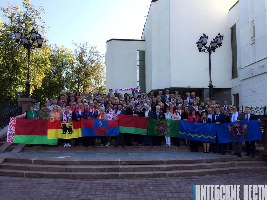 ФОТОФАКТ: делегация из Витебской области отправилась в Минск на праздничные мероприятия ко Дню народного единства
