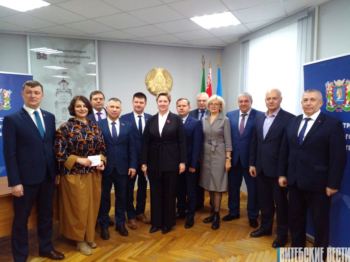 В администрации Первомайского района Витебска вручены удостоверения избранным депутатам 