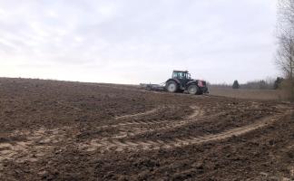 В Чашникском районе приступили к весенним полевым работам