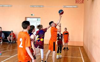 В Бегомльской специальной школе-интернате открыли спортивную секцию по баскетболу