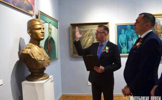 Более 40 художественных произведений представлены на выставке «Цена Победы» в Витебске