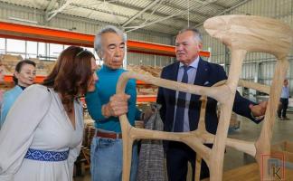Продукцией «Поставского мебельного центра» заинтересовались промышленники из Японии