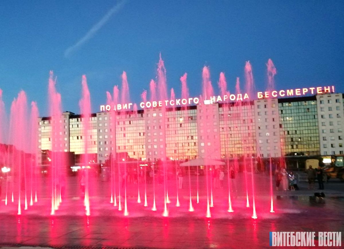На площади Победы в Витебске проведено тестирование трех новых фонтанов