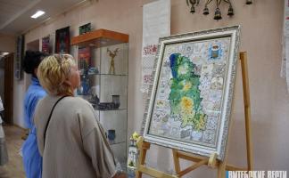 Выставка «Псковское разноцветье» открылась в Витебском областном методическом центре народного творчества