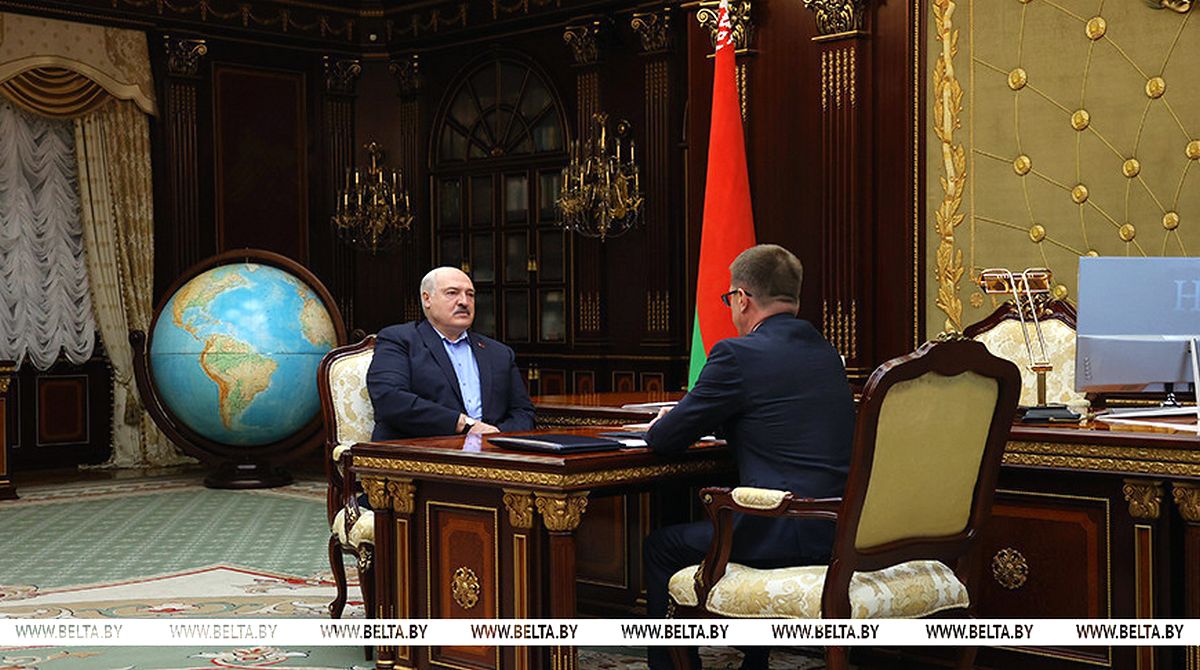 По поручению Александра Лукашенко работающим пенсионерам изменят условия оплаты труда