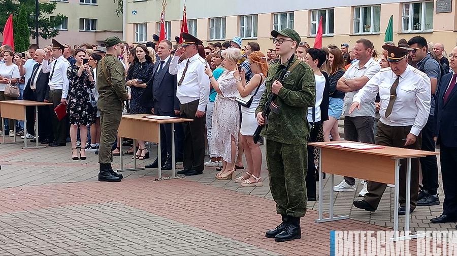 132 студента Витебского медуниверситета приняли военную присягу