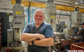 Эдуард Могучий: история опытного наладчика, посвятившего 30 лет работе на Витебском заводе тракторных запчастей