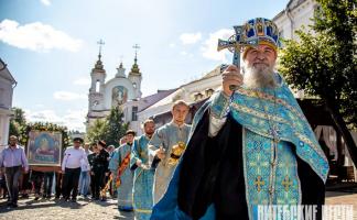 Православные верующие празднуют Успение Пресвятой Богородицы