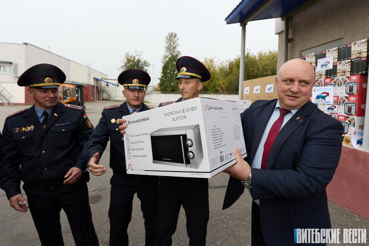 «Спина к спине»: Милиция Витебской области передала жителям Курской области гуманитарную помощь