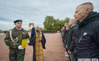 Свыше 150 призывников торжественно отправили служить в 103-ю Витебскую гвардейскую воздушно-десантную бригаду и Минскую военную комендатуру