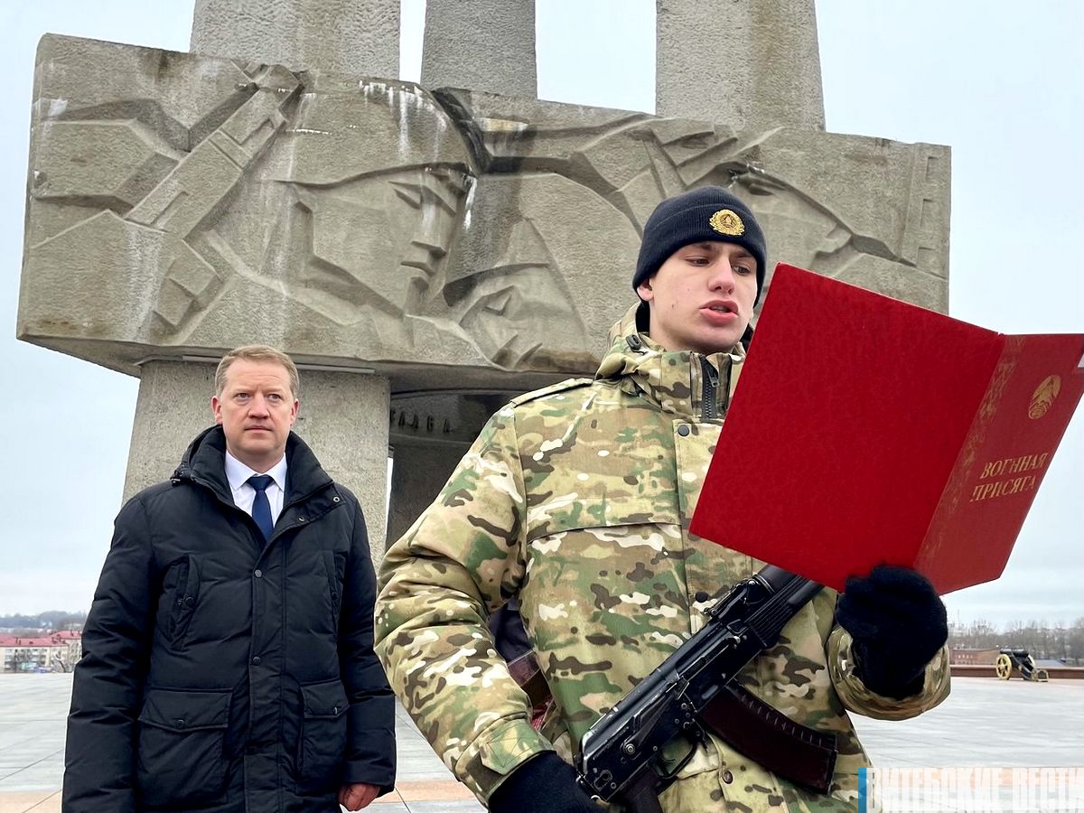 Военную присягу на площади Победы в Витебске принесли военнослужащие внутренних войск