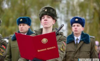 Более 400 новобранцев 103-й Витебской отдельной гвардейской воздушно-десантной бригады приняли клятву на верность Родине