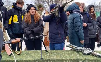 В парке Мазурино проходит праздник 