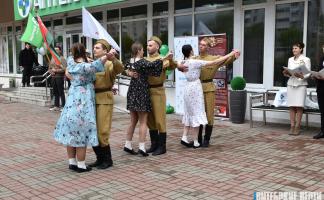 Патриотическую акцию ко Дню Победы организовали работники Витебского УП «Фармация»