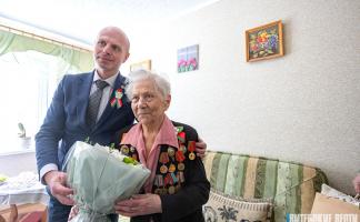 Участнице Великой Отечественной войны из Витебска Татьяне Забелло вручили юбилейную медаль к 80-летию Победы