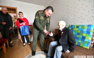 К 80-летию Победы Василию Маметьеву из Витебска вручили юбилейную медаль