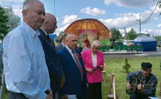 В Лиозно проходит XV областной праздник-конкурс самодеятельных поэтов и композиторов «Песні сунічных бароў»