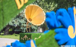 Новый арт-объект «Нотный стан» появился возле Летнего амфитеатра в Витебске 
