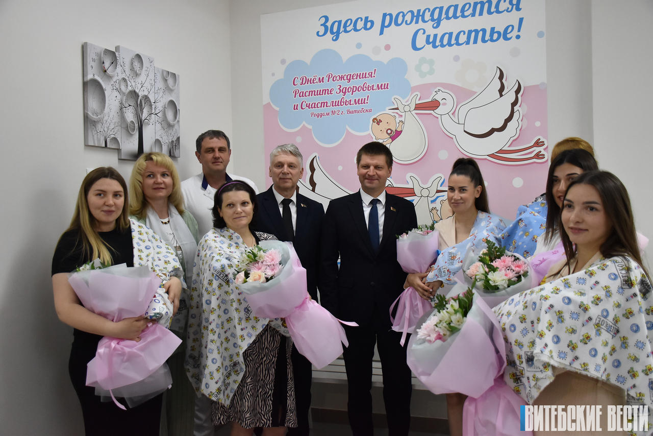 «Родила под салют»: в Витебском городском клиническом роддоме № 2 поздравили мам, чьи дети появились на свет в День Независимости Республики Беларусь