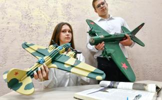 Витебские школьники создают модели военных самолётов и патриотические игры