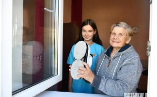 Пенсионерка из Городка выиграла робот-мойщик окон, подписавшись на 