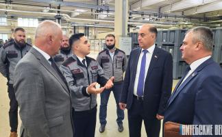 Александр Вольфович ознакомился с производством предприятия оборонного сектора в Оршанском районе