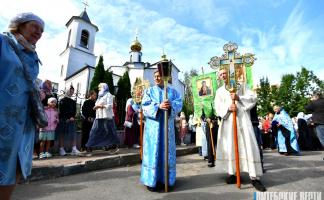 В Витебске проходит крестный ход в честь Успения