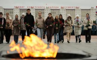 Мы памяти верны. Гражданско-патриотическая акция прошла на площади Победы в Витебске