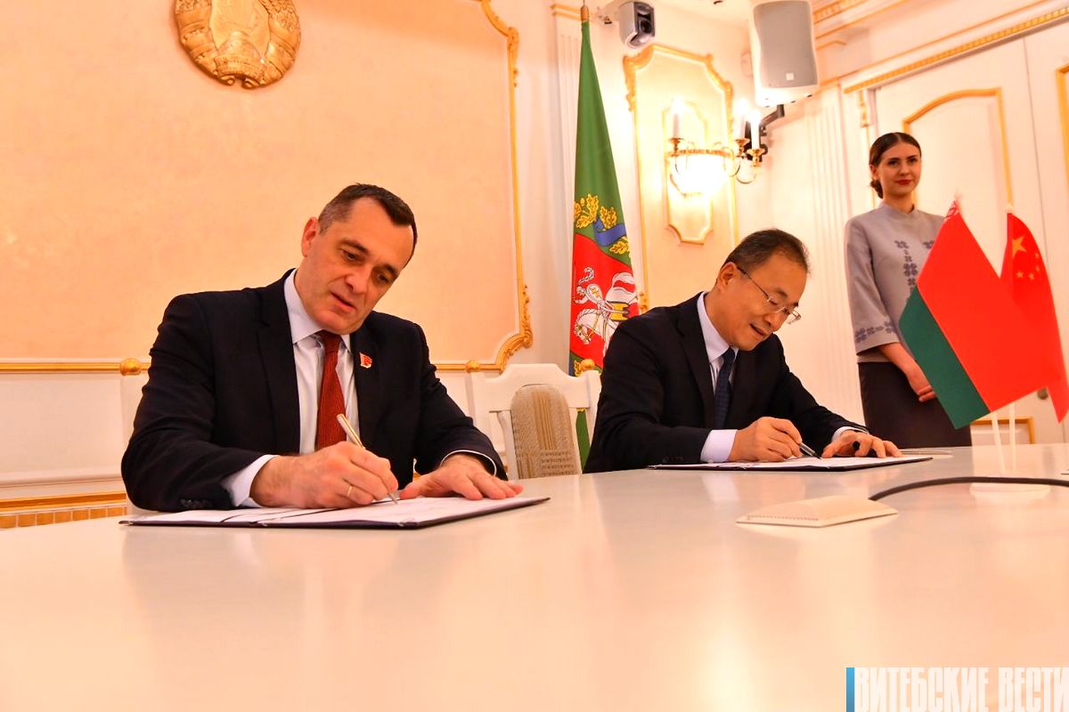 Фотофакт. Витебская область и провинция Цзяньси подписали дорожную карту обмена и сотрудничества на 2026-2028 годы