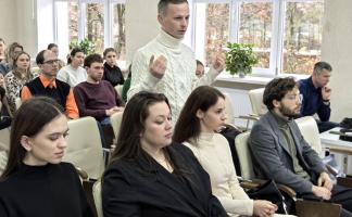 Диалоговая площадка в областном институте развития образования собрала  более 100 молодых медиков