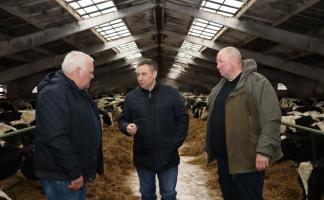 ФОТОФАКТ: В Докшицком районе с рабочей поездкой находится министр сельского хозяйства Юрий Горлов