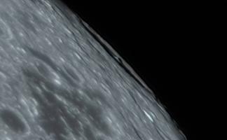 Роскосмос показал кадры кратера размером с Черногорию с восточной части Луны