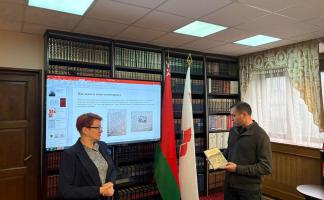 Краевед из Лепельского района подарил Президентской библиотеке свою новую книгу