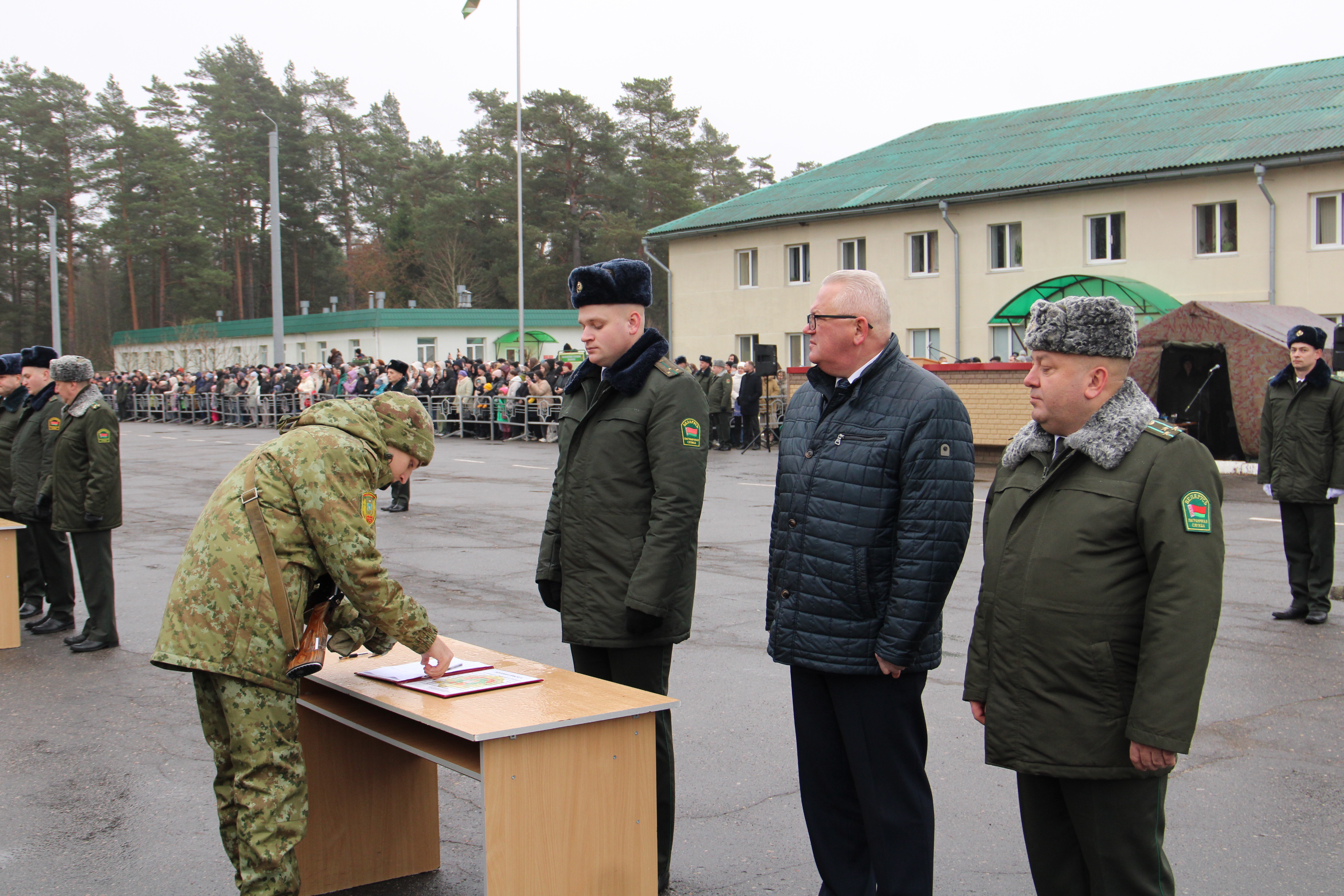 В Полоцком пограничном отряде 160 курсантов учебного пункта приняли Военную присягу
