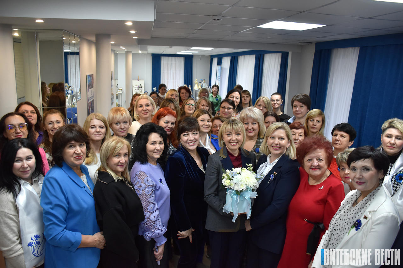 Дом БСЖ – центр притяжения для женщин: в Минске обсудили проект программы социально-экономического развития и представили выставку кукол