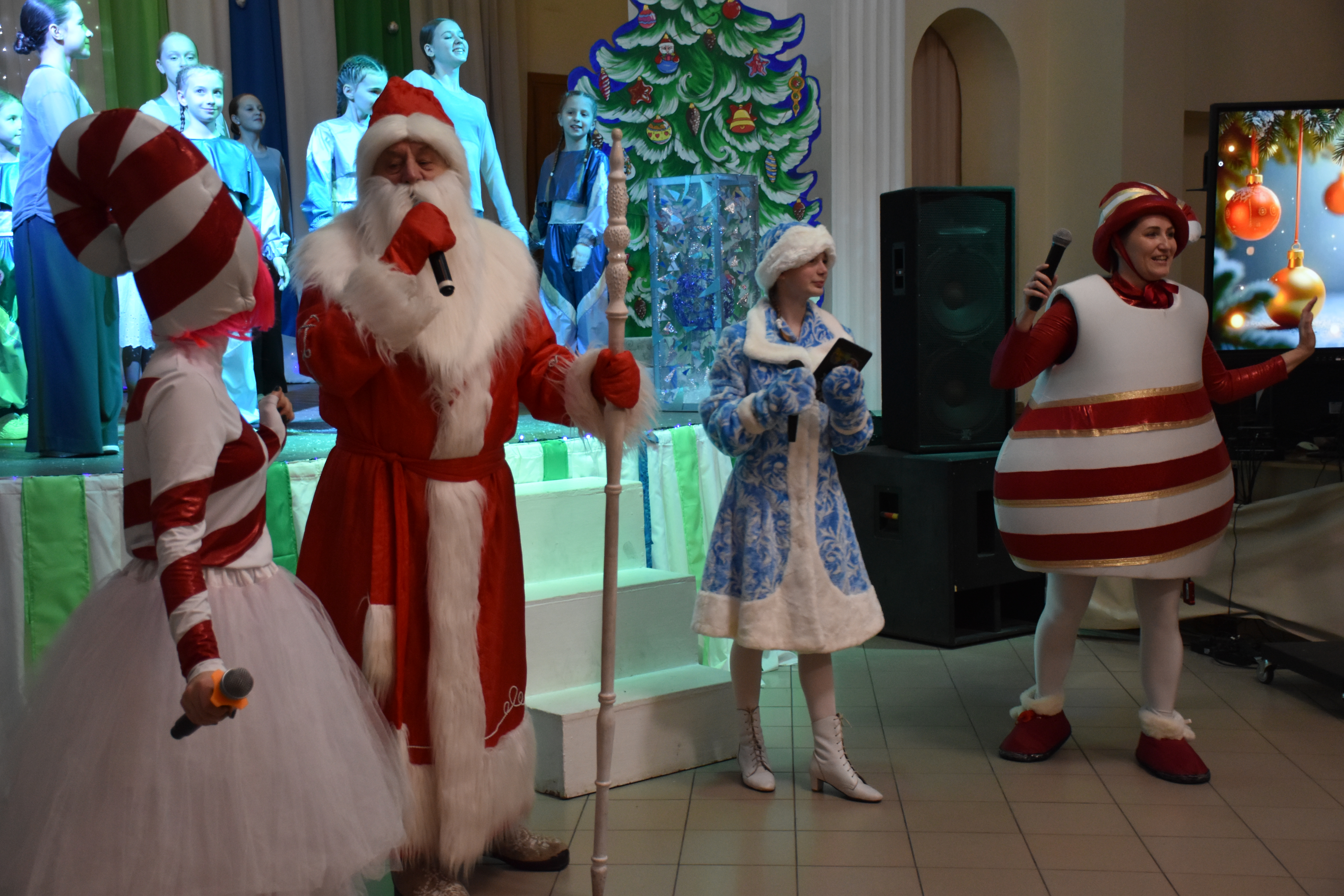 Праздничная программа «Волшебство у новогодней елки» прошла в Витебске в рамках старта акции 