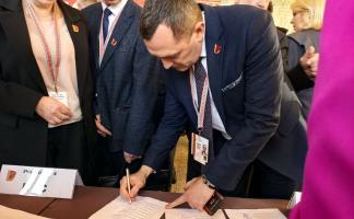 ФОТОФАКТ. На ВНС проходит тайное голосование за включение в состав президиума Алексея Кушнаренко