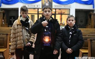 Вифлеемский огонь доставили в Кафедральный костел Иисуса Милосердного в Витебске