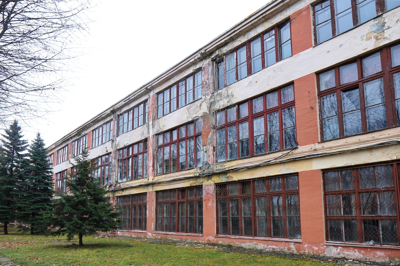 Главный корпус бывшей фабрики «КИМ» продан на аукционе