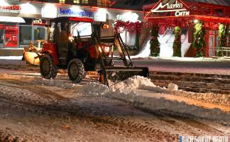 Расчистка от снега, ликвидация сосулек: более 30 единиц техники работает на уборке улиц и дорог Витебска