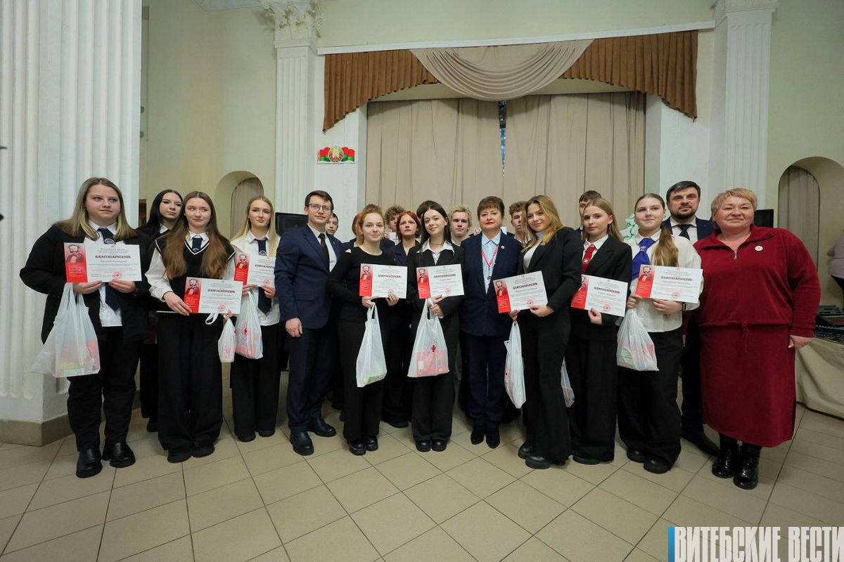 Добровольцев, участвовавших в благотворительной кампании, в Витебске  наградили памятными подарками
