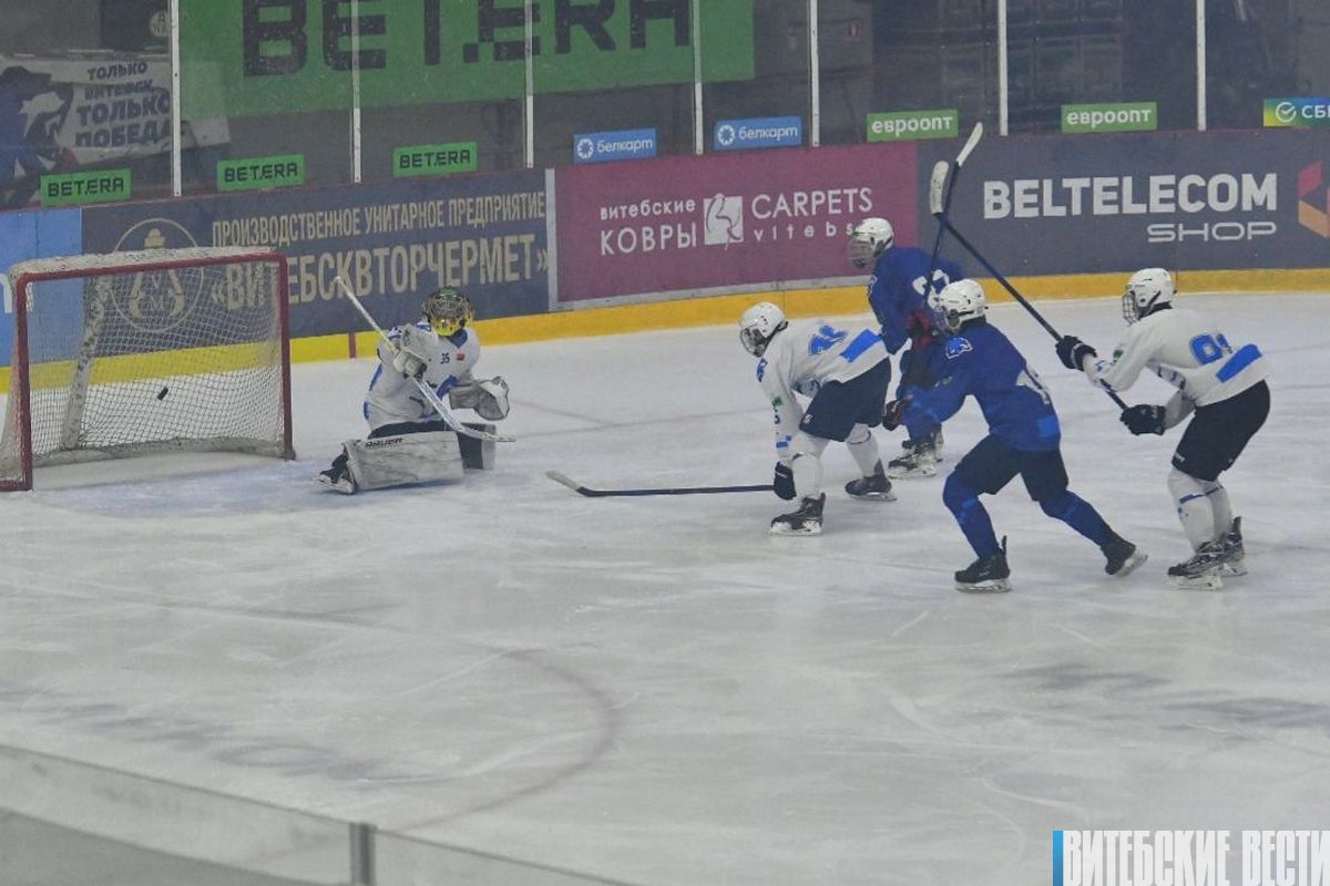 «Верь в победу, играй с добром». Как в Витебске прошел благотворительный хоккейный матч «Добрый лёд»